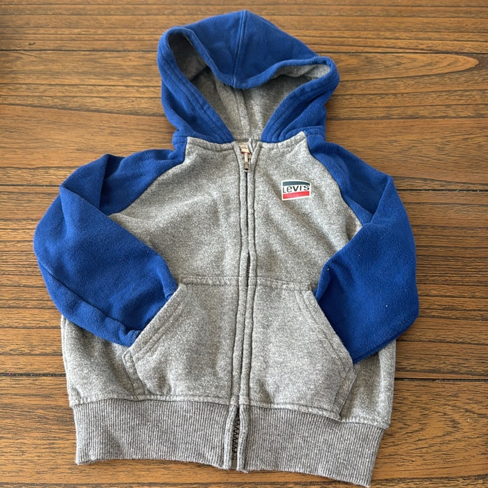 2 great Levi size 2T sweatsuits - Picture 4 of 11